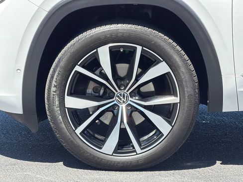 Used 2024 Volkswagen Atlas SEL Premium R-Line AWD/4WD image 25