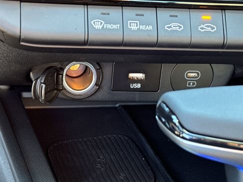 Certified 2025 Hyundai Elantra Sport image 32