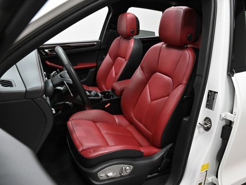 Used 2023 Porsche Macan image 4