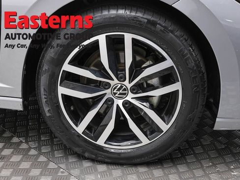 Used 2025 Volkswagen Jetta SE FWD image 30