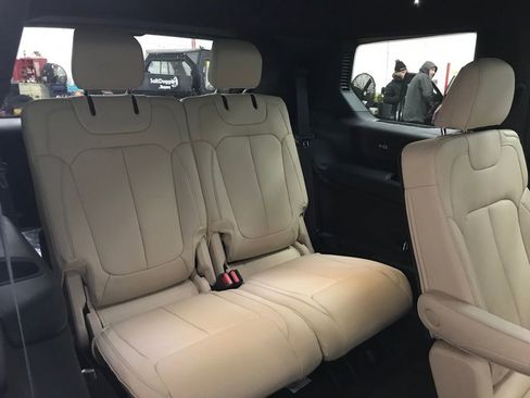 New 2025 Jeep Grand Cherokee L Limited image 40