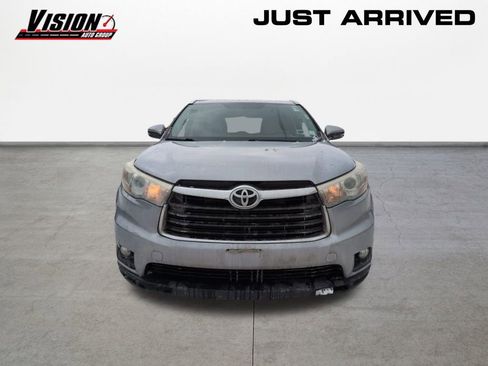 Used 2016 Toyota Highlander XLE image 2
