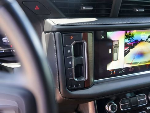 Used 2023 GMC Yukon XL Denali Ultimate AWD/4WD image 18