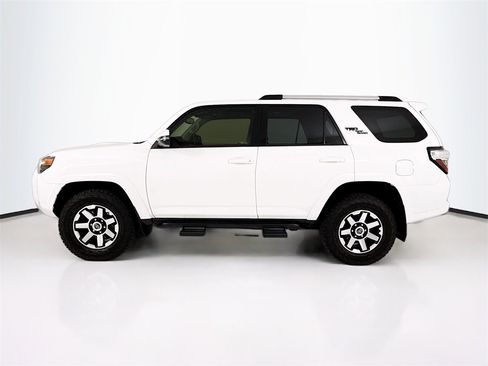 Used 2018 Toyota 4Runner TRD Off-Road Premium image 2