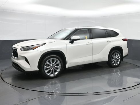 Used 2021 Toyota Highlander Limited AWD/4WD image 3