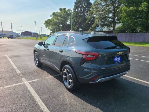 New 2026 Chevrolet Trax LT w/ LT Convenience Package FWD image 5