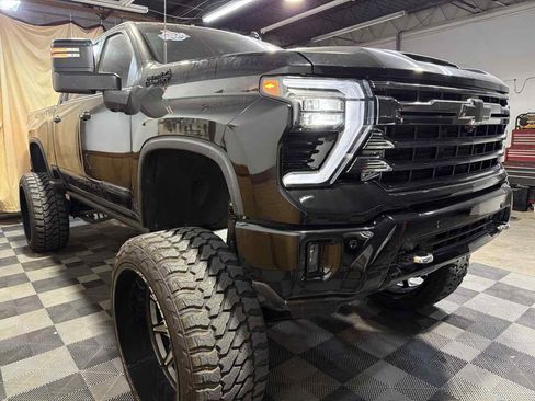 Used 2024 Chevrolet Silverado 2500 High Country w/ Midnight Edition AWD/4WD image 6