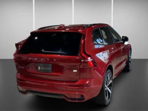 Used 2022 Volvo XC60 T8 R-Design w/ Advanced Package image 4