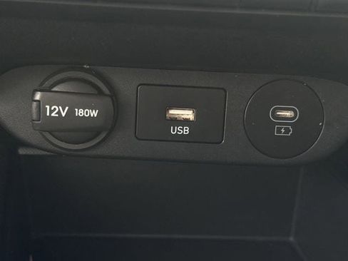 Used 2025 Hyundai Elantra Blue image 21