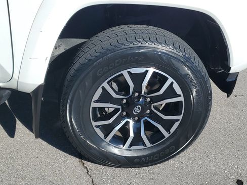 Certified 2023 Toyota Tacoma TRD Sport AWD/4WD image 6