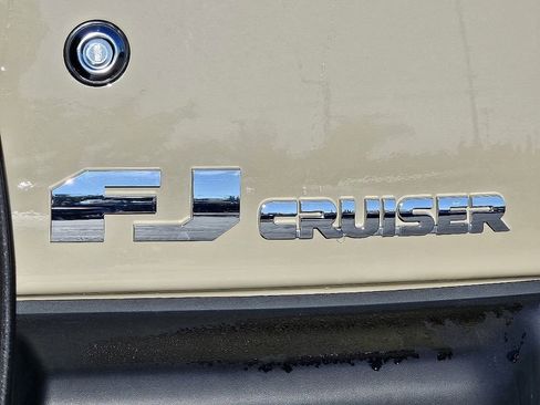 Used 2014 Toyota FJ Cruiser 4WD w/ Upgrade Package image 16