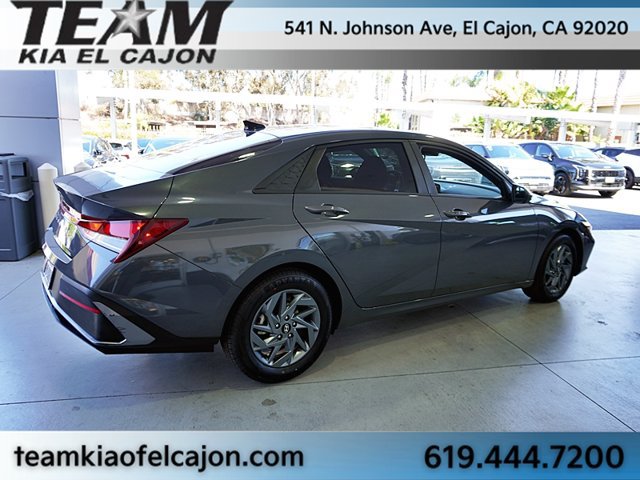 Used 2024 Hyundai Elantra SEL FWD image 9
