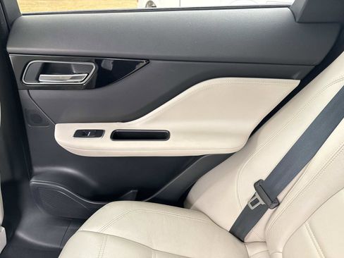 Used 2020 Jaguar F-PACE Prestige image 16