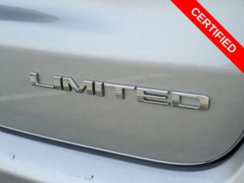 Certified 2022 Jeep Compass Limited image 6