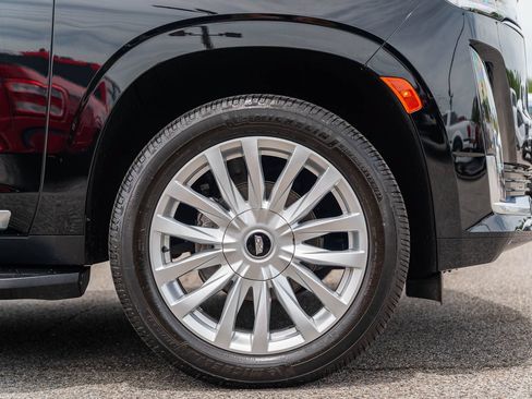 Used 2024 Cadillac Escalade Luxury w/ LPO, Floor Liner Package AWD/4WD image 9