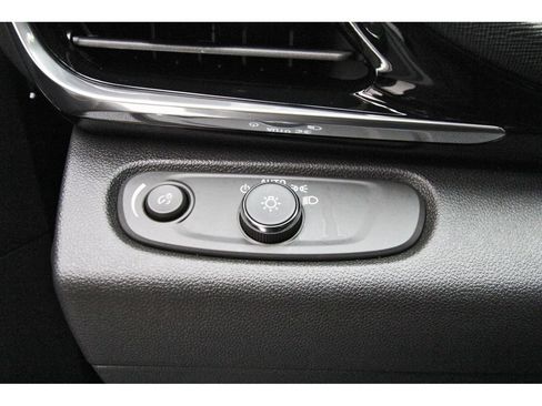 Used 2024 Buick Envista Sport Touring w/ Convenience I Package FWD image 21