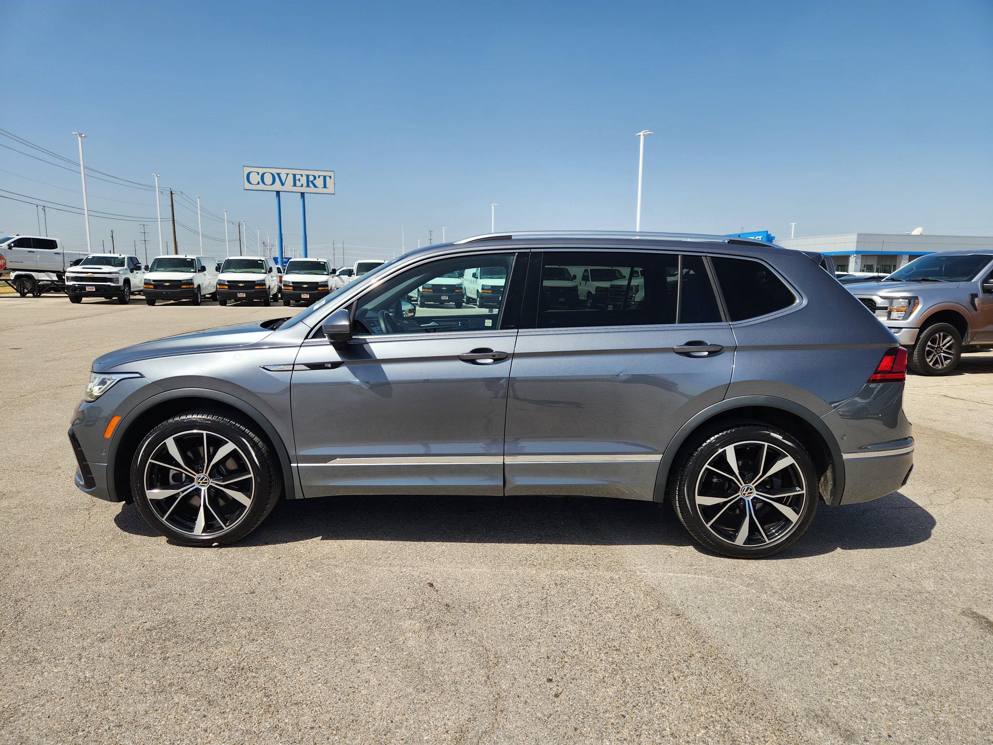 Used 2023 Volkswagen Tiguan SEL R-Line AWD/4WD image 4