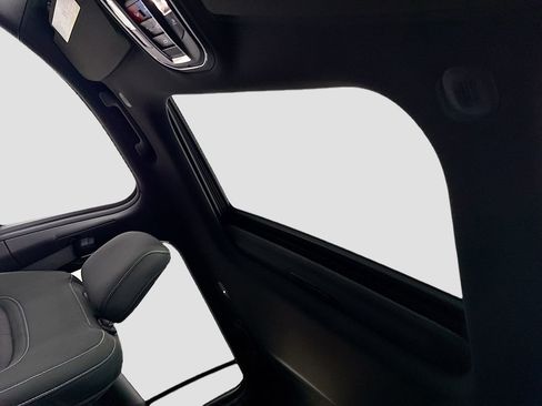 New 2025 Jeep Grand Cherokee L Laredo w/ Luxury Tech Group I image 22