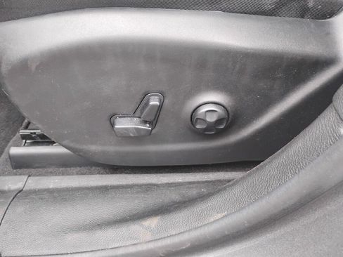 Used 2019 Jeep Cherokee Limited AWD/4WD image 14
