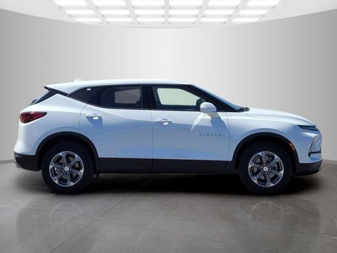 Used 2025 Chevrolet Blazer LT AWD/4WD image 3