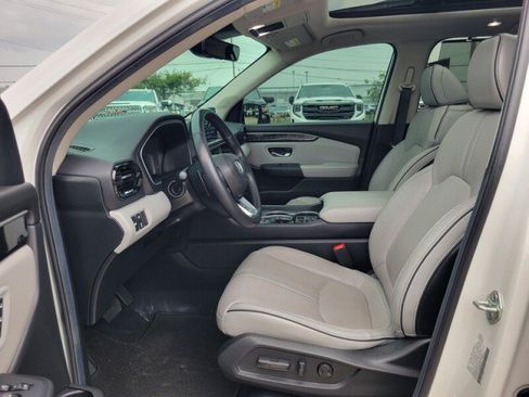 Used 2025 Honda Pilot Elite image 10