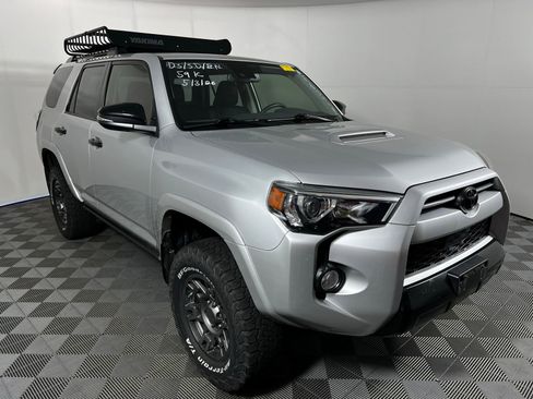 Used 2020 Toyota 4Runner Venture AWD/4WD image 3