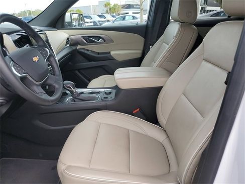 Used 2023 Chevrolet Traverse Premier image 17
