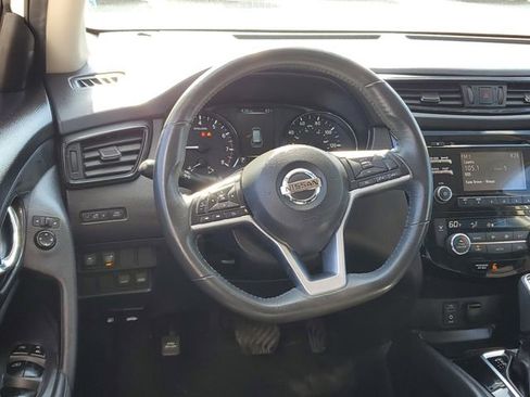 Used 2017 Nissan Rogue SV FWD image 12