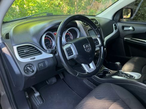 Used 2019 Dodge Journey SE FWD image 15