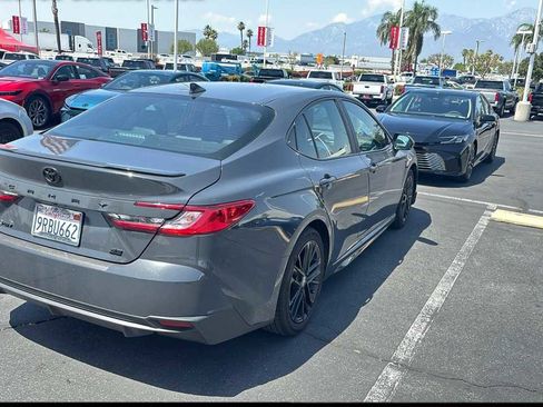 Used 2025 Toyota Camry SE w/ Convenience Package image 2