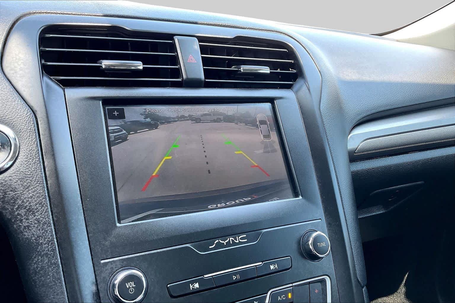 Used 2019 Ford Fusion SE w/ Equipment Group 151A FWD image 27