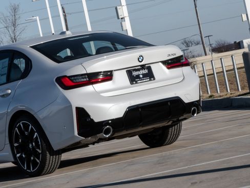 New 2026 BMW 330i Sedan w/ M Sport Package image 6