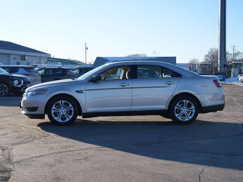 Used 2018 Ford Taurus SE image 6