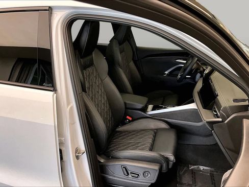 Certified 2025 Audi SQ5 Premium Plus w/ Premium Plus Package AWD/4WD image 9
