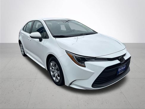 Used 2023 Toyota Corolla LE FWD image 5