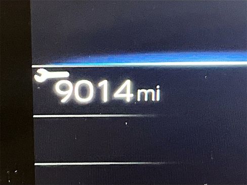 Used 2023 Toyota Prius XLE image 12