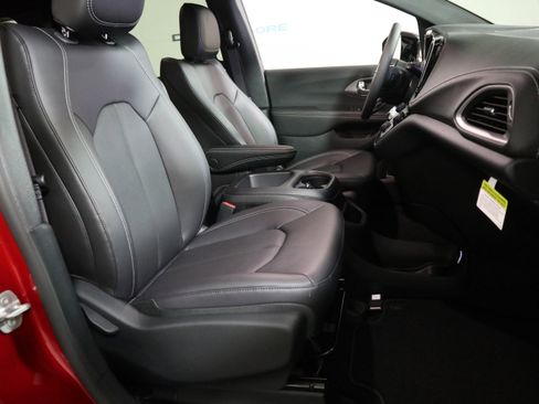 New 2026 Chrysler Pacifica Select image 20