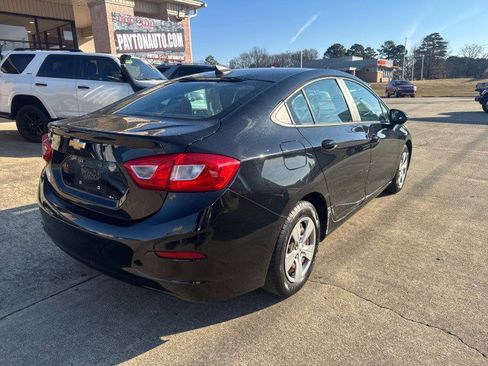 Used 2017 Chevrolet Cruze LS FWD image 5