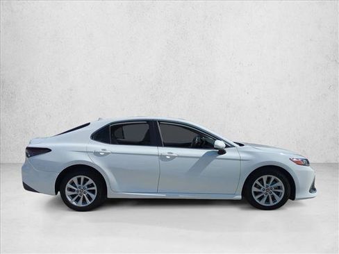 Used 2022 Toyota Camry LE FWD image 4