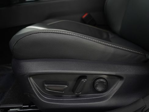 Used 2025 Toyota Camry SE image 22