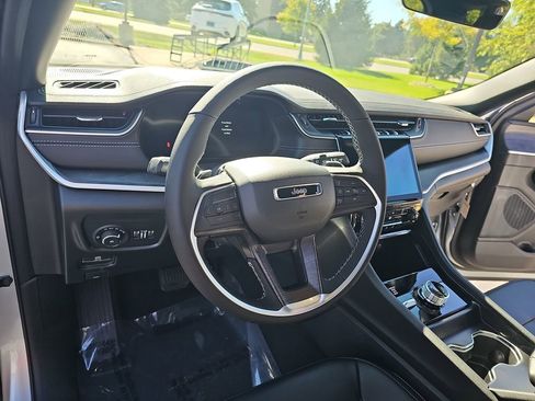 New 2025 Jeep Grand Cherokee L Limited w/ Trailer Tow Package image 18