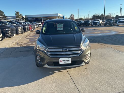 Used 2019 Ford Escape SE image 9