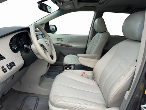 Used 2011 Toyota Sienna XLE image 10