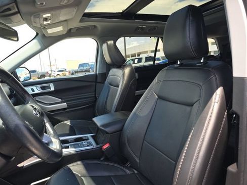 Used 2023 Ford Explorer Limited w/ Limited Technology Package AWD/4WD image 13