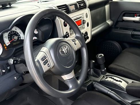 Used 2014 Toyota FJ Cruiser 4WD w/ Convenience Package image 16