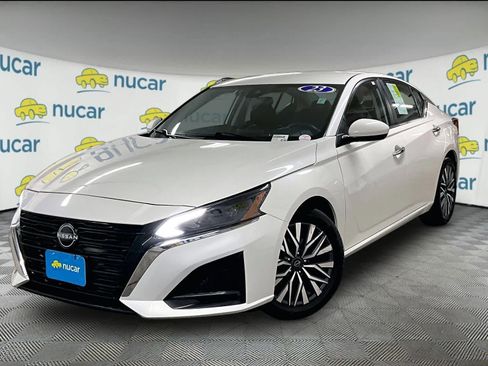 Used 2023 Nissan Altima 2.5 SV FWD image 3