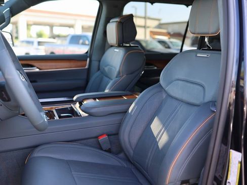 Used 2023 Jeep Grand Wagoneer Series II image 22