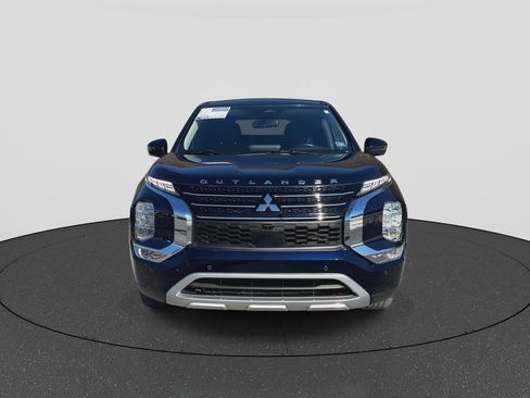 Used 2024 Mitsubishi Outlander SE image 3