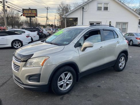 Used 2016 Chevrolet Trax LT w/ LT Convenience Package image 4