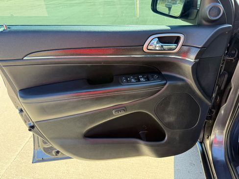 Used 2015 Jeep Grand Cherokee Limited image 11
